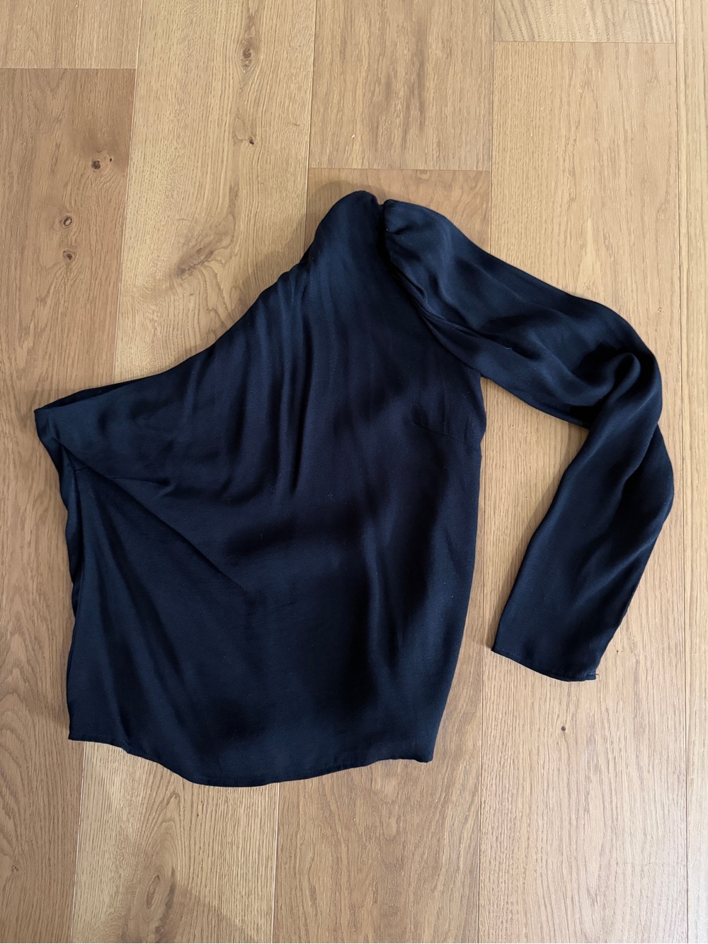 NWOT Reformation One-Shoulder Puff Long Sleeve Black Top Womens Medium